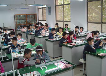 教學(xué)設(shè)備包括哪些？教學(xué)儀器設(shè)備室的管理制度