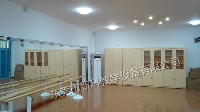 <a href='http://www.jinfengmiye.com/chanpin/59-1.html' target='1' style='font-size:18px; font-weight:bold; color:#000000;'>舞蹈室</a>