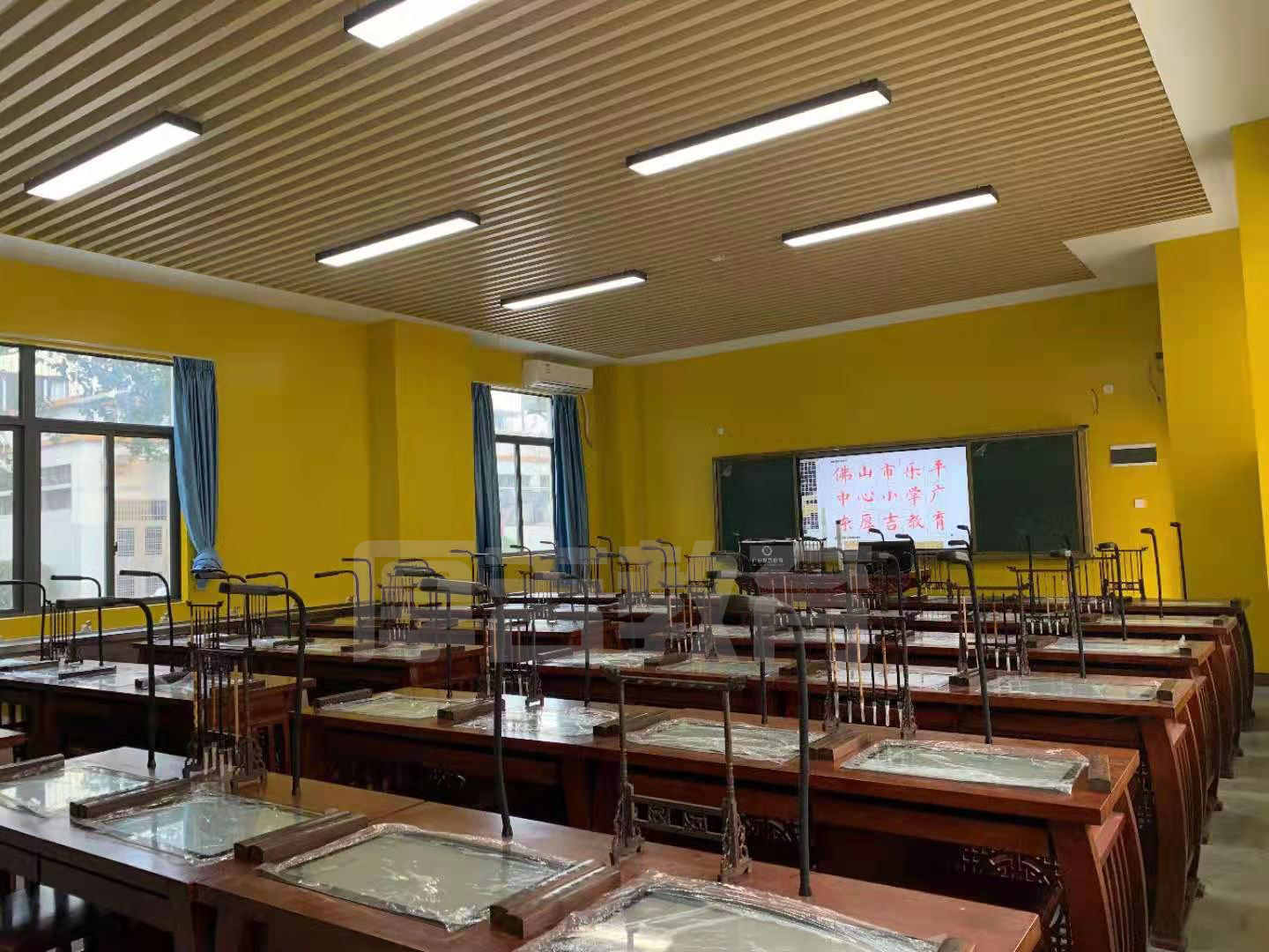 智慧<a href='http://www.jinfengmiye.com/chanpin/57-1.html' target='1' style='font-size:18px; font-weight:bold; color:#000000;'>書法室</a>