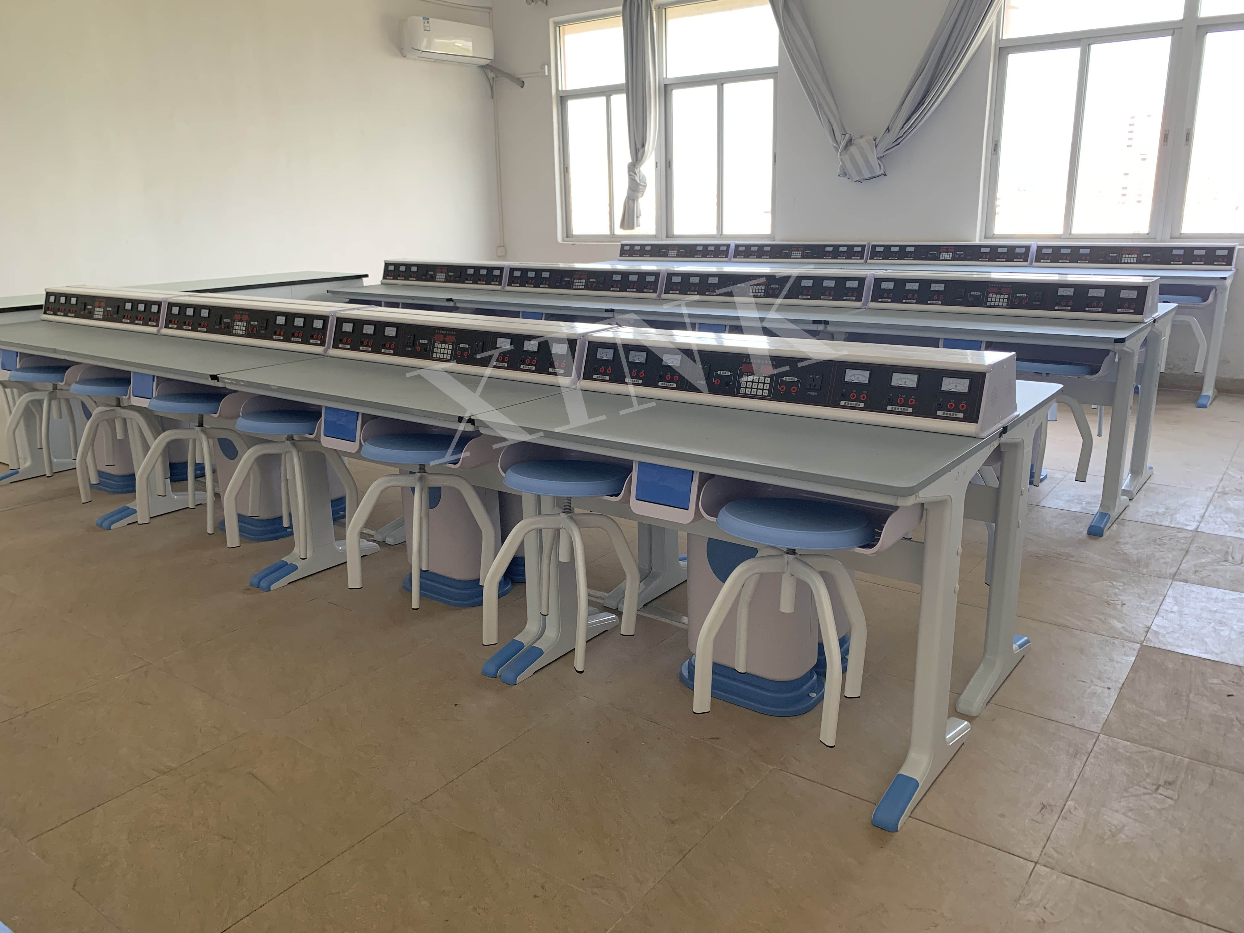 電學<a href='http://www.jinfengmiye.com/' target='1' style='font-size:14px; font-weight:bold; color:#0080ff;'>物理實驗室</a>