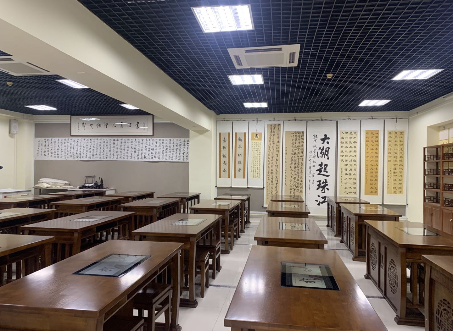 <a href='http://www.jinfengmiye.com/chanpin/57-1.html' target='1' style='font-size:18px; font-weight:bold; color:#000000;'>書(shū)法室</a>