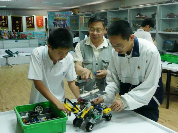 <a href='http://www.jinfengmiye.com/chanpin/60-1.html' target='1' style='font-size:18px; font-weight:bold; color:#000000;'>機(jī)器人功能室</a>