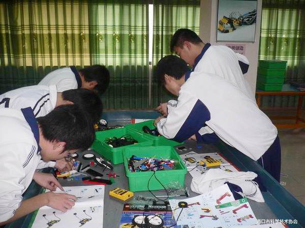 <a href='http://www.jinfengmiye.com/chanpin/60-1.html' target='1' style='font-size:18px; font-weight:bold; color:#000000;'>機(jī)器人功能室</a>2