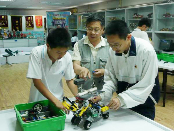 <a href='http://www.jinfengmiye.com/chanpin/60-1.html' target='1' style='font-size:18px; font-weight:bold; color:#000000;'>機(jī)器人功能室</a>5